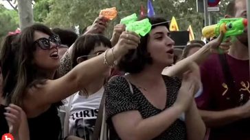 Barcelona Gets Misguided Squirt Gun Protestors Squirting Tourists?